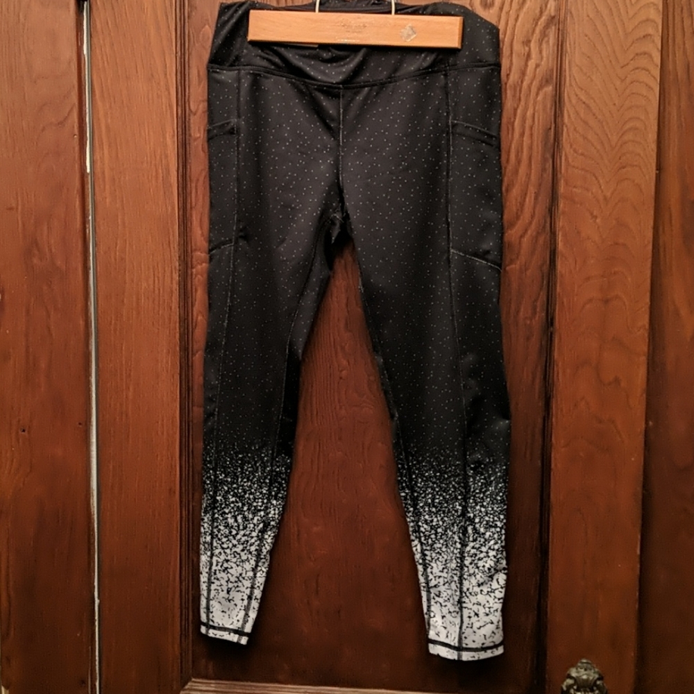 Medium moisture wicking snowfall patterned legging